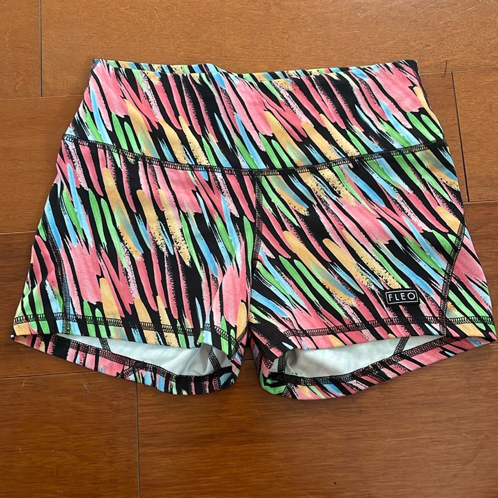 Fleo apex contour shorts size medium